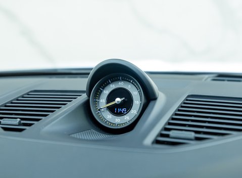 Porsche 911 GT3 TOURING (992) 18