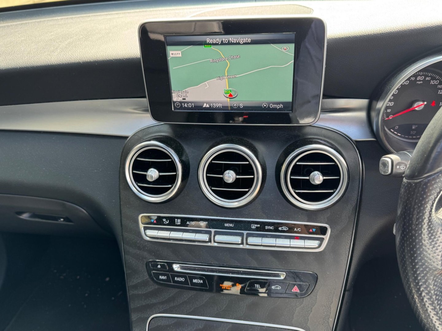 2017 Mercedes-Benz GLC — image 10
