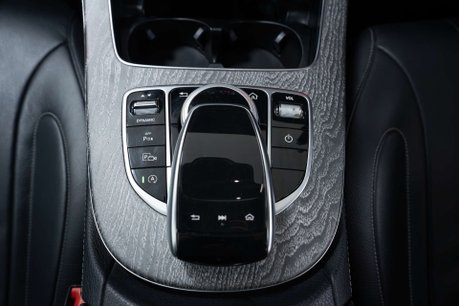 Mercedes-Benz CLS 2.9 CLS350d AMG Line (Premium Plus) Coupe 4dr Diesel G-Tronic 4MATIC Euro 6 33