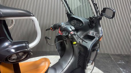 BMW C1 2002 ONLY 8K 1 OWNER GREAT LOOKING SCOOTER 125CC WITH A ROOF!! 22