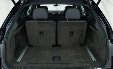 Bentley Bentayga V8 29