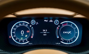 Aston Martin DBX 18