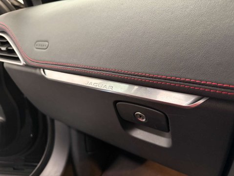 Jaguar F-Pace 2.0 F-Pace R-Sport D Auto 5dr 37