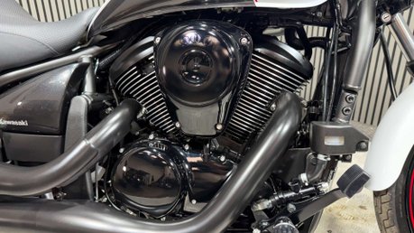 Kawasaki Vulcan 900 VN 2016 ONLY 2K NEW MOT LIGHTWEIGHT CRUISER A2 BIKE 24