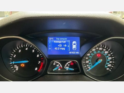 Ford Focus 1.0T EcoBoost Zetec Navigator Euro 5 (s/s) 5dr 6