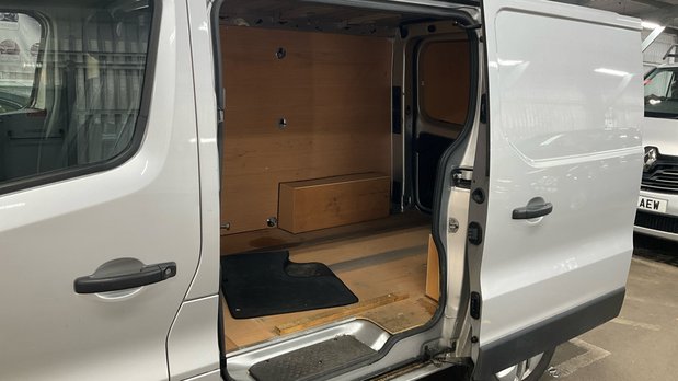 Renault Trafic AUTO SWB L1H1 Low Roof Sport SL29 Air Con Alloys EURO 6 8