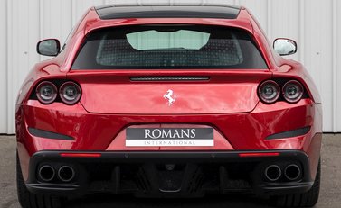 Ferrari GTC4 Lusso T 5