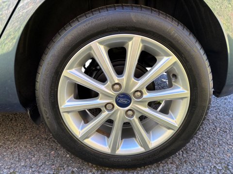 Ford Fiesta TITANIUM 13