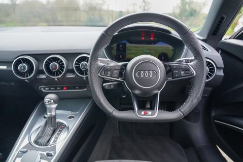 Audi TT TFSI BLACK EDITION 11