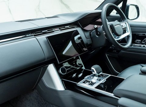 Land Rover Range Rover P530 Autobiography LWB 19