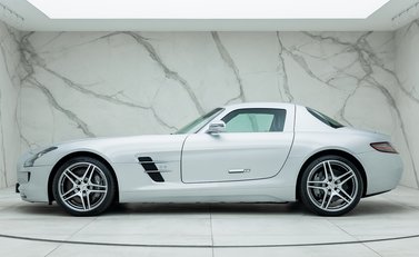 Mercedes-Benz SLS AMG 4
