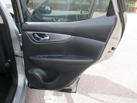 Nissan Qashqai 1.3 DIG-T N-Connecta Euro 6 (s/s) 5dr 48