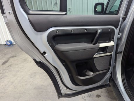 Land Rover Defender 3.0 Defender SE D MHEV Auto 4WD 5dr 71