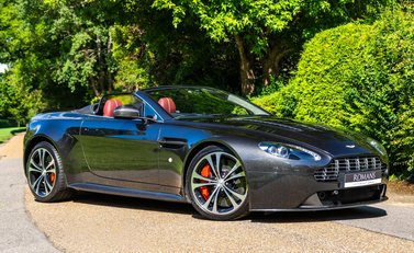 Aston Martin V12 Vantage ROADSTER 2