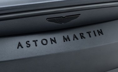 Aston Martin V8 Vantage ROADSTER 36