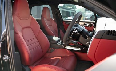 Porsche Cayenne Turbo 12