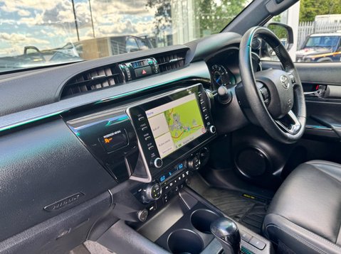 Toyota Hilux INVINCIBLE X 4WD D-4D DCB 16