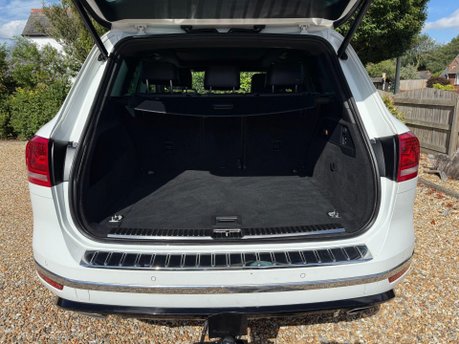Volkswagen Touareg 3.0 TDI V6 BlueMotion Tech R-Line Plus SUV 5dr Diesel Tiptronic 4WD Euro 6 26