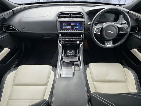 Jaguar XE R-SPORT INGENIUM AWD 19