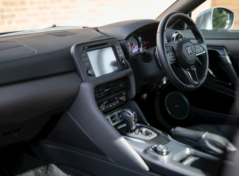 Nissan GT-R Prestige 15
