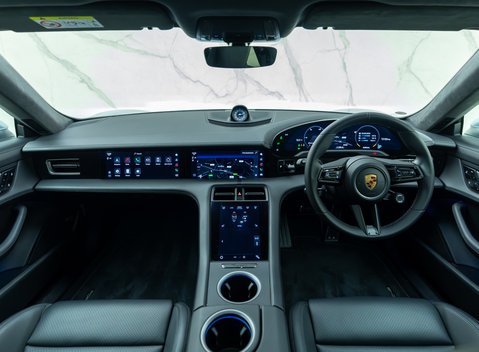 Porsche Taycan TURBO 19