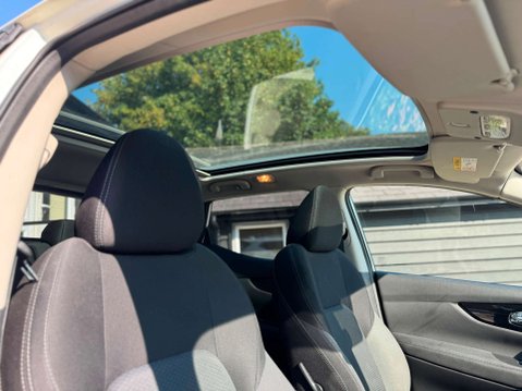 Nissan Qashqai 1.3 DIG-T N-Connecta SUV 5dr Petrol Manual Euro 6 (s/s) (160 ps) 29