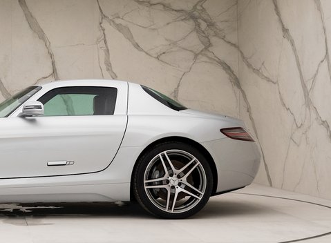 Mercedes-Benz SLS AMG 22