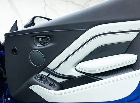 Aston Martin V12 Vantage Roadster 21