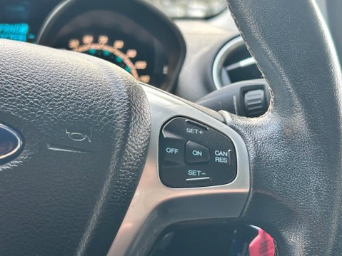 Ford Fiesta TITANIUM 25