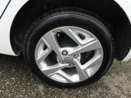 Hyundai i10 1.2 MPI SE CONNECT 5 Dr 10