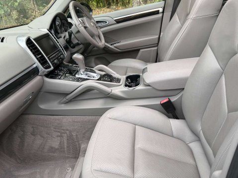 Porsche Cayenne 3.0 Cayenne V6 D Tiptronic 4WD 5dr 19