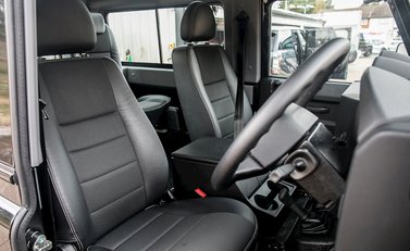 Land Rover Defender 90 XS 12