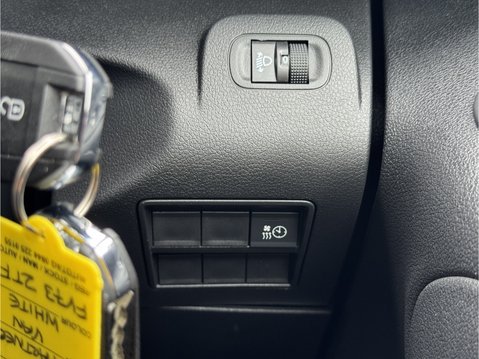 Peugeot Partner 800 100kW 50kWh Professional Premium + Van Auto 25