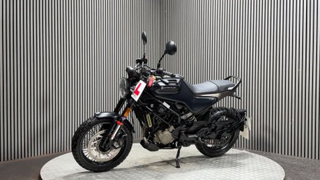 Husqvarna Svartpilen 125 2022 ONLY 6K MODERN CLASSIC FEEL 15BHP MOT OCTOBER 2027 6