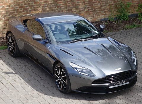 Aston Martin DB11 6