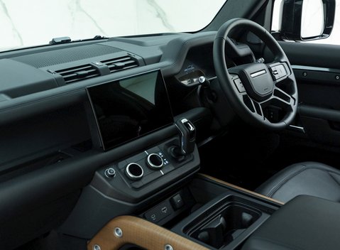 Land Rover Defender 90 X D300 14