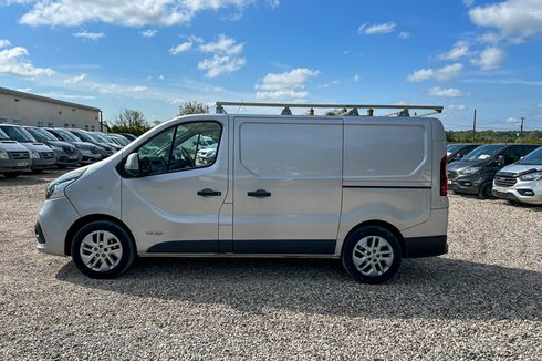 Renault Trafic SWB L1H1 Low Roof Sport SL27 Air Con Alloys Nav Sensors EURO 6 NO VAT