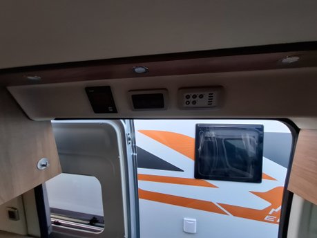 Auto-Trail V-Line 635 SE S-A 2017 AUTO DEPOSIT TAKEN 11