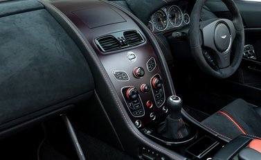 Aston Martin V12 Vantage S Roadster 19