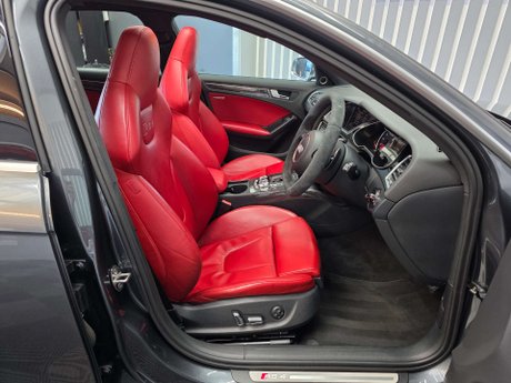 Audi RS4 4.2 FSI V8 Estate 5dr Petrol S Tronic quattro Euro 5 (450 ps) 23