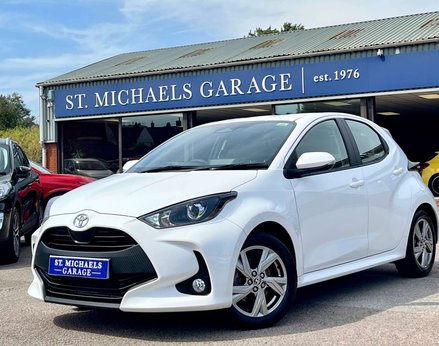 Toyota Yaris ICON HEV CVT 1