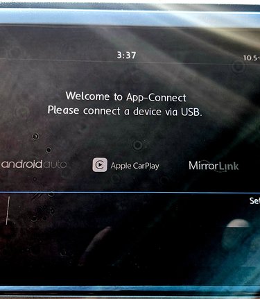 Volkswagen Polo SE EVO.. 6 SERVICES.. 1 PREVIOUS OWNER..APPLE CAR PLAY..AIR CON..SAT NAV. 3