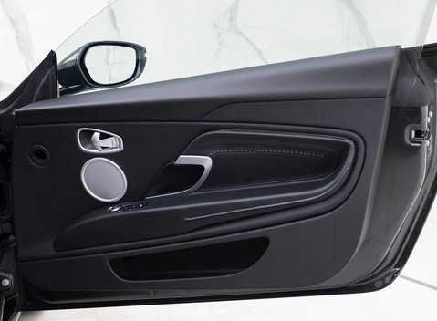 Aston Martin DB11 V8 18