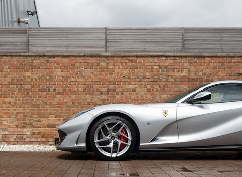 Ferrari 812 Superfast 26