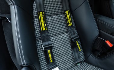 Porsche Cayman GT4 (718) 16