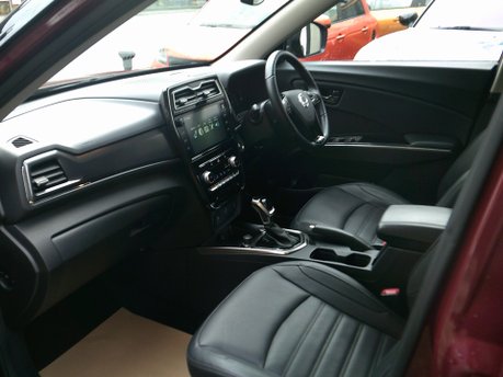 SsangYong Tivoli ULTIMATE ONLY 20,000 MILES FROM NEW 8