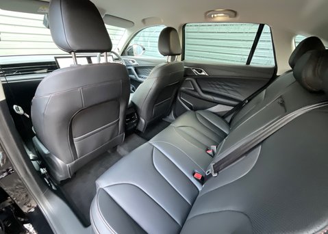 MG HS 1.5 T-GDI HYBRID+ TROPHY 17