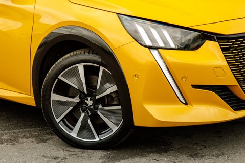 Peugeot 208 GT PREMIUM 13