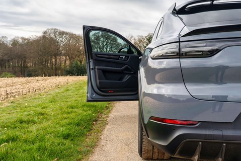 Porsche Cayenne 4.0T V8 TURBO GT 8