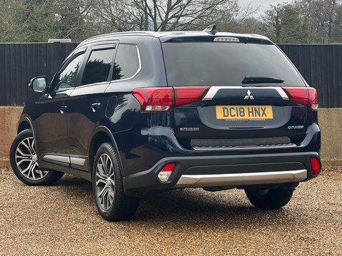 Mitsubishi Outlander DI-D 4 2